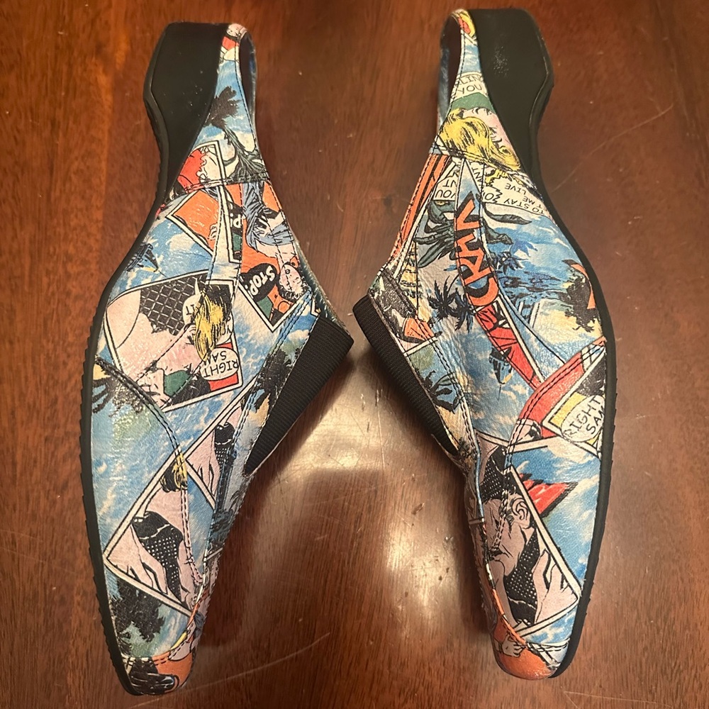 Size 10M J. Renee’s leather comic print mules with center goring black soles - Picture 3 of 4